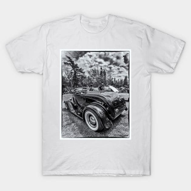 1932 Ford Deuce Roadster Hot Rod T-Shirt by kenmo